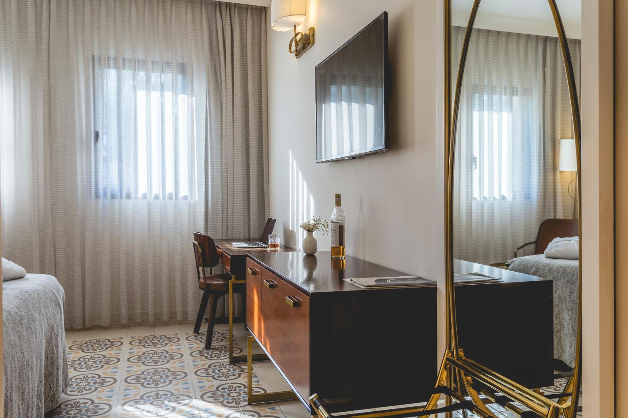 Edmond Luxury &
