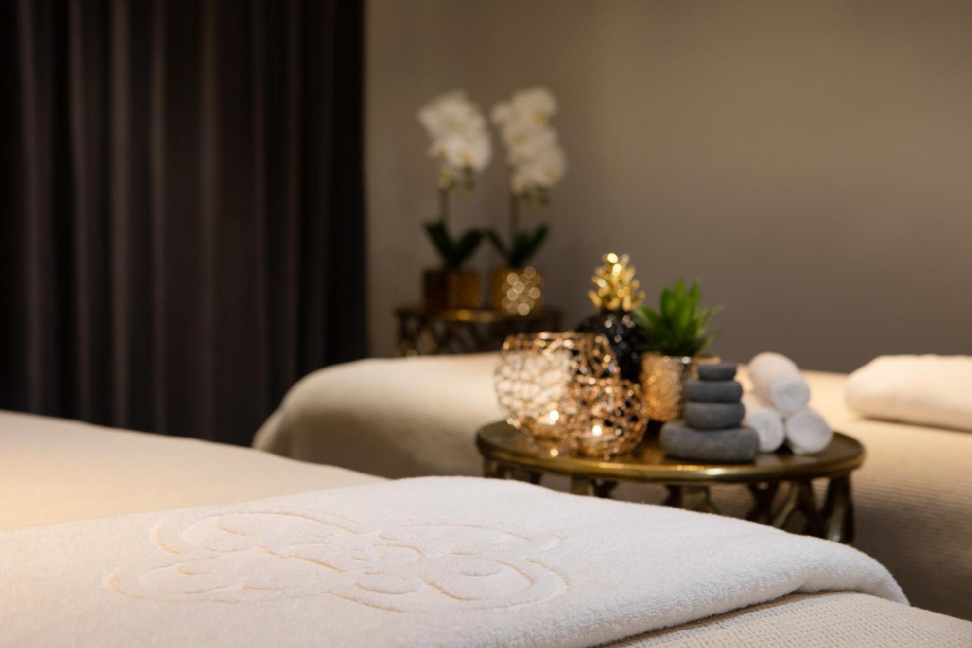 Edmond Luxury & Отель