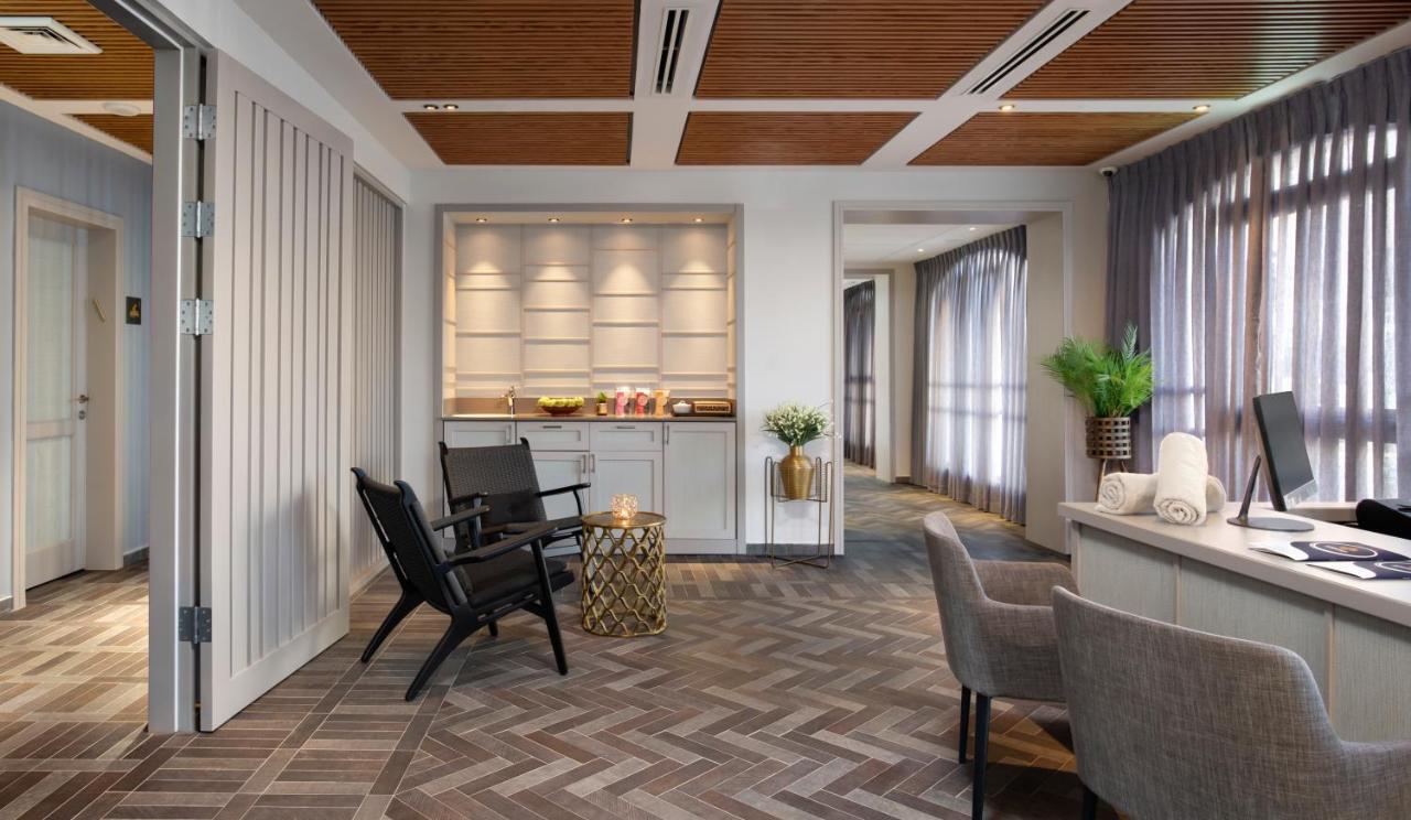 Edmond Luxury & Hotel